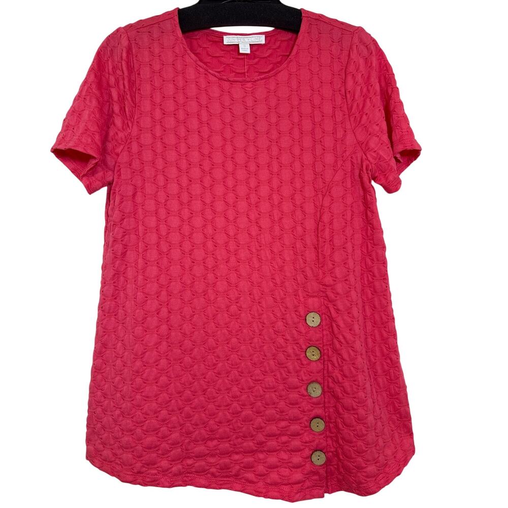 NWT Juniper + Lime Size Small Short Sleeve Coral Top Wood Look Button Accents